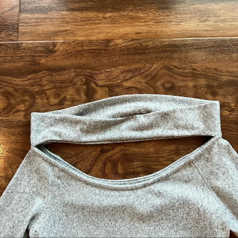 off the shoulder long sleeve top - Picture 6 of 7